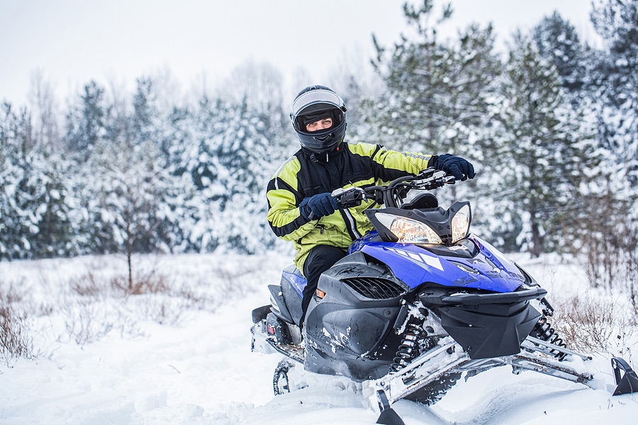 4 Tips for a Fun & Safe Snowmobile Tour